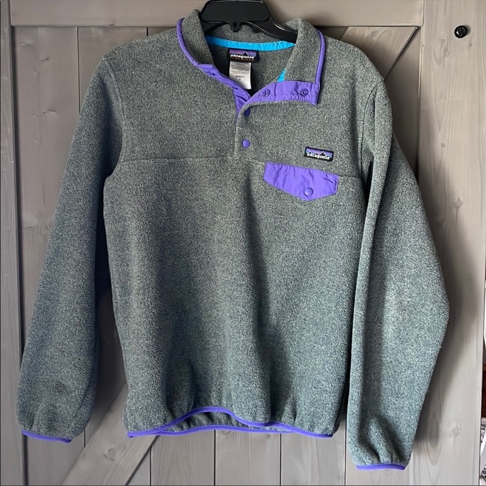 Patagonia Snap T-Pullover | Charcoal Grey w/ Purple